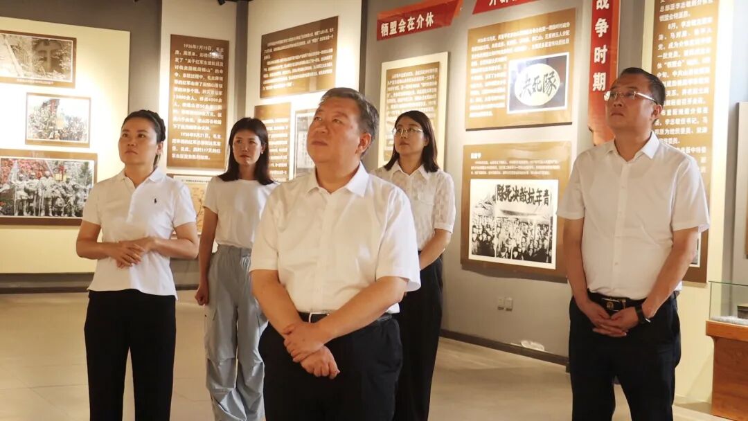 牛海江在洪山镇调研