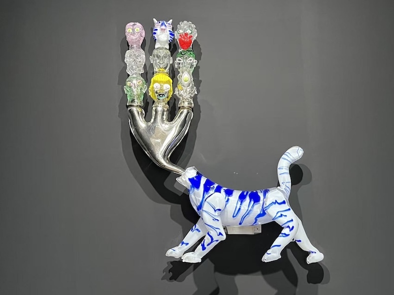 展览现场，邬建安《九个头的蓝虎》